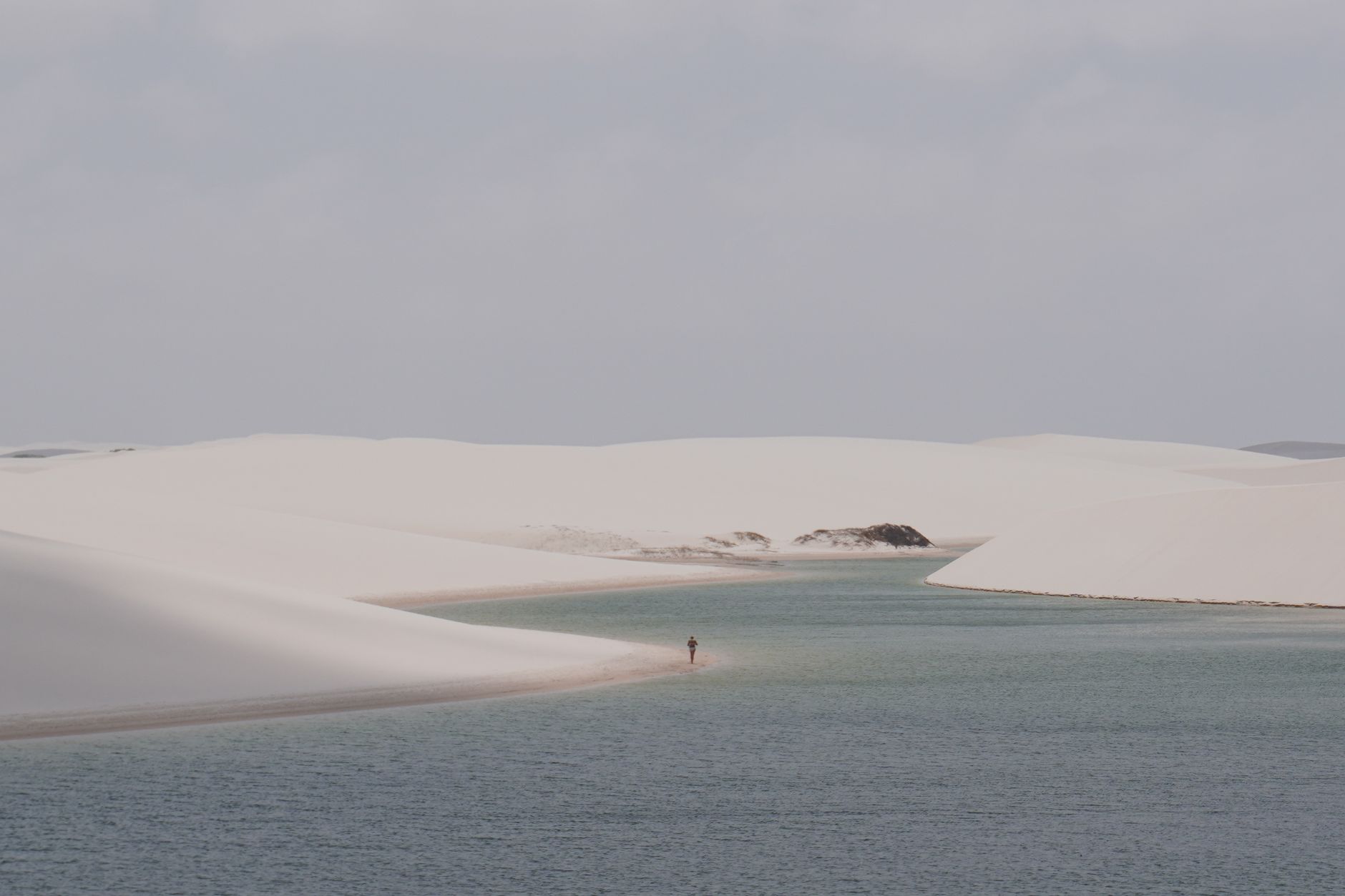 Lençóis Maranhenses lagoas e dunas de areia